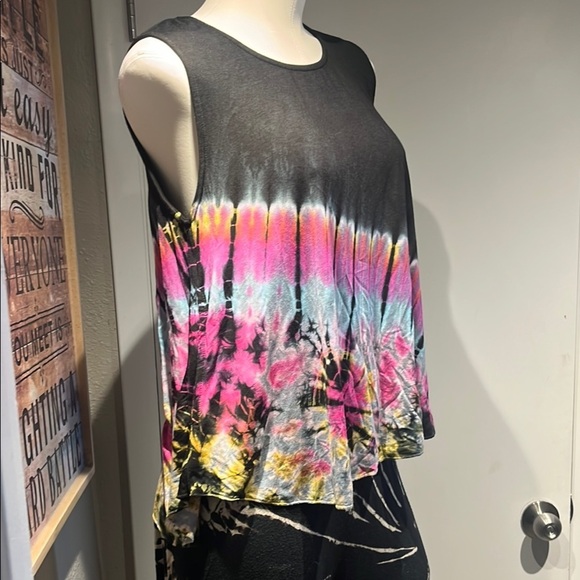 Pleated Black and Pink Relaxed Tank Top - Picture 11 of 16
